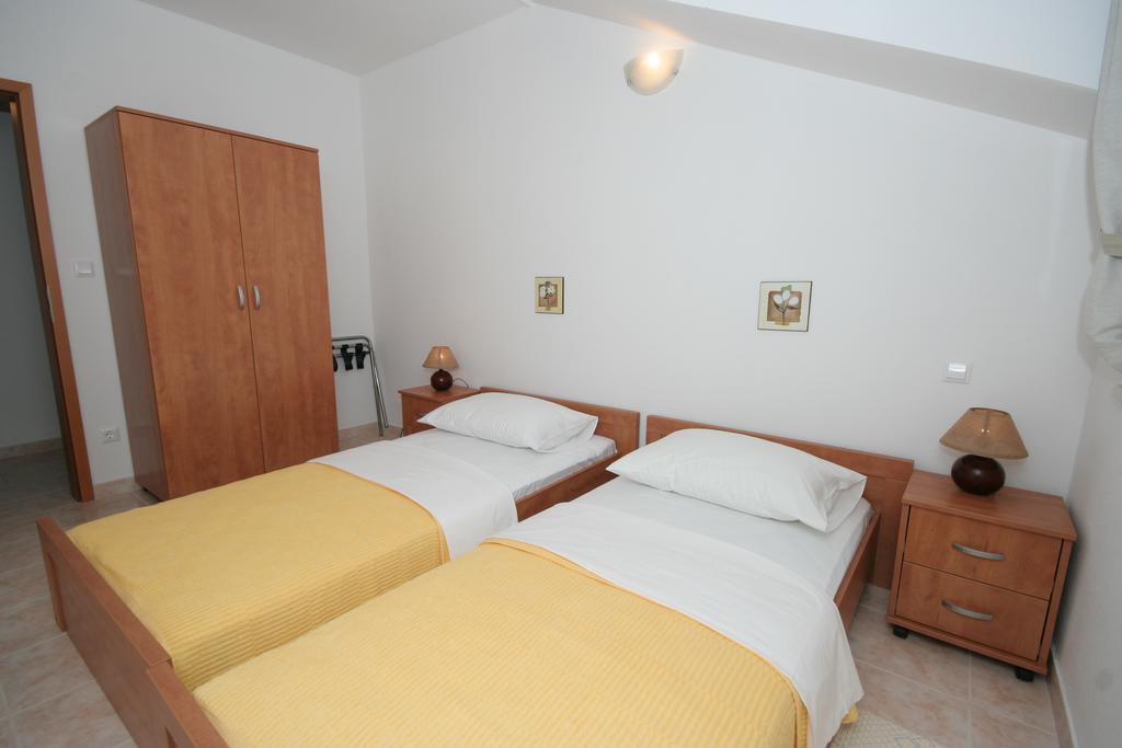 Apartments Mavarcica Trogir Bilik gambar